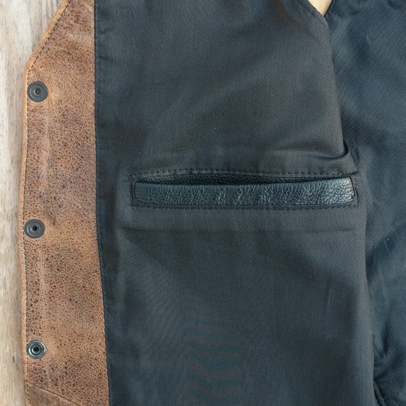 Fox Creek Leather Vest - Picture 7 of 8